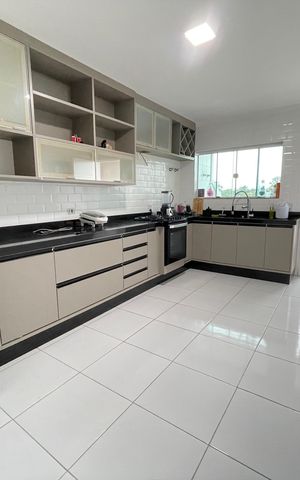 Casa à venda com 170m², 3 quartos e 6 vagas Casa à venda com 170m², 3 quartos e 6 vagasCozinha