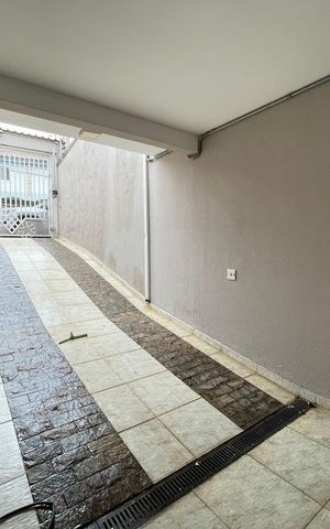 Casa à venda com 170m², 3 quartos e 6 vagas Casa à venda com 170m², 3 quartos e 6 vagasGaragem