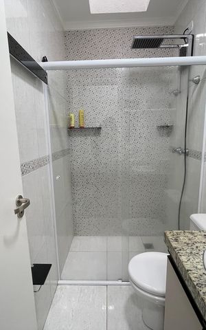 Casa à venda com 170m², 3 quartos e 6 vagas Casa à venda com 170m², 3 quartos e 6 vagasBanheiro da suíte