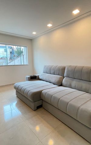 Casa à venda com 170m², 3 quartos e 6 vagas Casa à venda com 170m², 3 quartos e 6 vagasSala