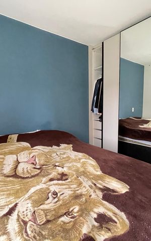 Casa à venda com 170m², 3 quartos e 6 vagas Casa à venda com 170m², 3 quartos e 6 vagasSuíte