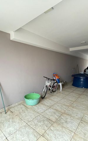 Casa à venda com 170m², 3 quartos e 6 vagas Casa à venda com 170m², 3 quartos e 6 vagasGaragem