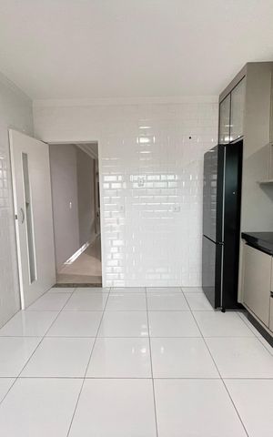 Casa à venda com 170m², 3 quartos e 6 vagas Casa à venda com 170m², 3 quartos e 6 vagasCozinha