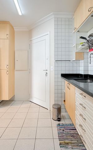Apartamento à venda com 146m², 3 quartos e 3 vagas Apartamento à venda com 146m², 3 quartos e 3 vagasCozinha