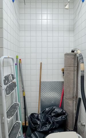Apartamento à venda com 146m², 3 quartos e 3 vagas Apartamento à venda com 146m², 3 quartos e 3 vagasBanheiro de serviço