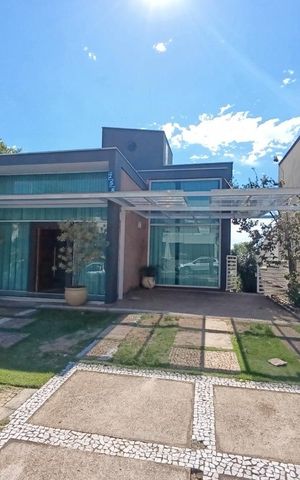 Casa de condomínio para alugar com 234m², 3 quartos e 4 vagas