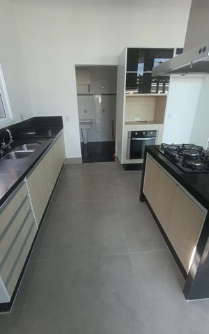 Casa de condomínio para alugar com 234m², 3 quartos e 4 vagas