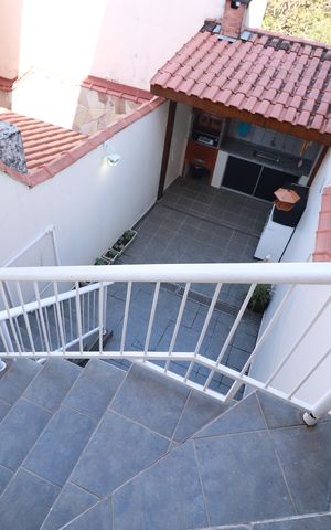 Casa à venda com 239m², 3 quartos e 3 vagasEscada