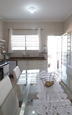 Casa à venda com 239m², 3 quartos e 3 vagasCozinha