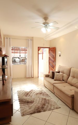 Casa à venda com 239m², 3 quartos e 3 vagasSala