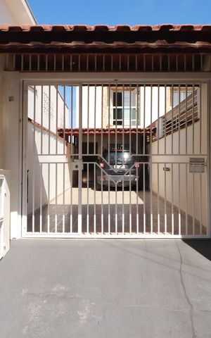 Casa à venda com 239m², 3 quartos e 3 vagasFachada