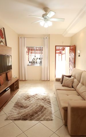 Casa à venda com 239m², 3 quartos e 3 vagasSala