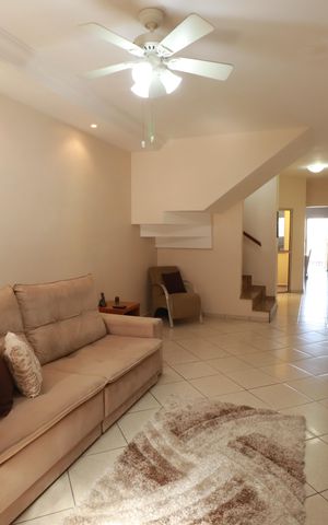 Casa à venda com 239m², 3 quartos e 3 vagasSala