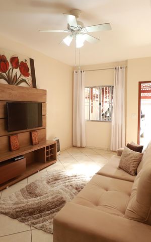 Casa à venda com 239m², 3 quartos e 3 vagasSala