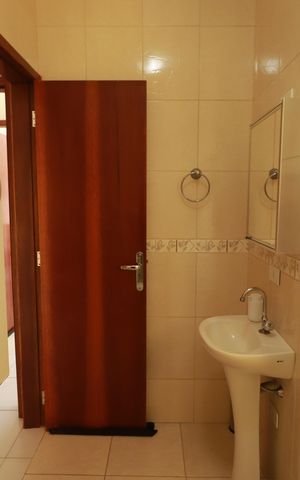 Casa à venda com 239m², 3 quartos e 3 vagasBanheiro Social