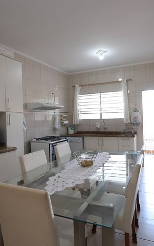 Casa à venda com 239m², 3 quartos e 3 vagasCozinha