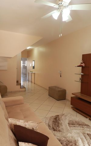Casa à venda com 239m², 3 quartos e 3 vagasSala