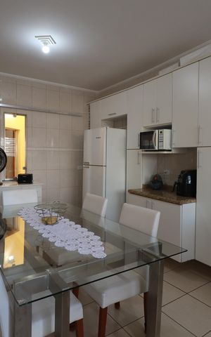 Casa à venda com 239m², 3 quartos e 3 vagasCozinha