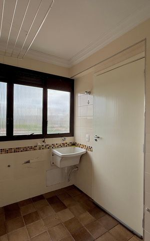 Apartamento à venda com 270m², 3 quartos e 4 vagas Apartamento à venda com 270m², 3 quartos e 4 vagasÁrea de Serviço