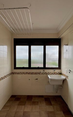 Apartamento à venda com 270m², 3 quartos e 4 vagas Apartamento à venda com 270m², 3 quartos e 4 vagasÁrea de Serviço