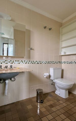 Apartamento à venda com 270m², 3 quartos e 4 vagas Apartamento à venda com 270m², 3 quartos e 4 vagasBanheiro Suíte