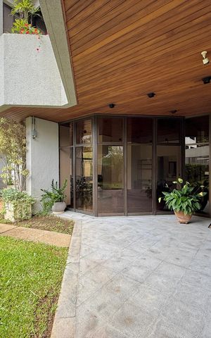 Apartamento à venda com 270m², 3 quartos e 4 vagas Apartamento à venda com 270m², 3 quartos e 4 vagasÁrea comum