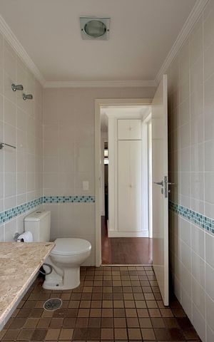 Apartamento à venda com 270m², 3 quartos e 4 vagas Apartamento à venda com 270m², 3 quartos e 4 vagasBanheiro Social