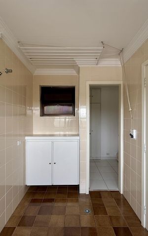 Apartamento à venda com 270m², 3 quartos e 4 vagas Apartamento à venda com 270m², 3 quartos e 4 vagasÁrea de Serviço