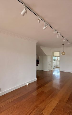 Apartamento à venda com 270m², 3 quartos e 4 vagas Apartamento à venda com 270m², 3 quartos e 4 vagasSala
