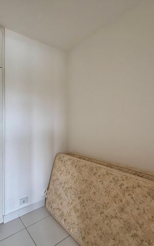 Apartamento à venda com 270m², 3 quartos e 4 vagas Apartamento à venda com 270m², 3 quartos e 4 vagasQuarto de Serviço