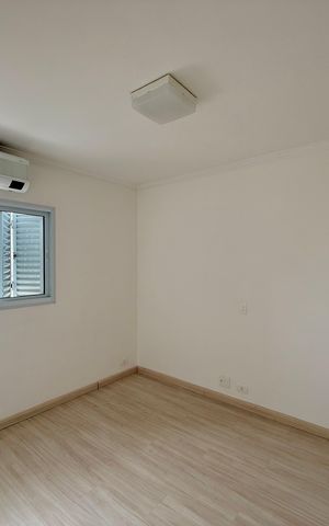 Apartamento à venda com 270m², 3 quartos e 4 vagas Apartamento à venda com 270m², 3 quartos e 4 vagasQuarto 2