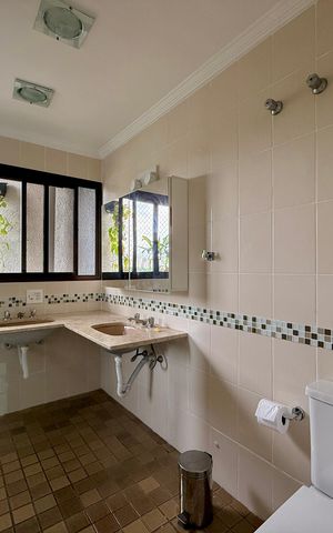 Apartamento à venda com 270m², 3 quartos e 4 vagas Apartamento à venda com 270m², 3 quartos e 4 vagasBanheiro Suíte