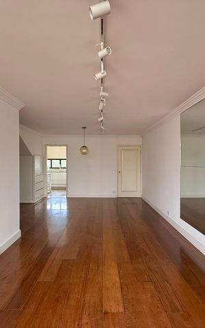 Apartamento à venda com 270m², 3 quartos e 4 vagas Apartamento à venda com 270m², 3 quartos e 4 vagasSala