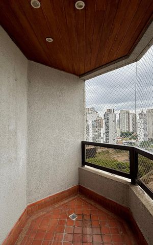 Apartamento à venda com 270m², 3 quartos e 4 vagas Apartamento à venda com 270m², 3 quartos e 4 vagasSacada