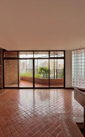 Apartamento à venda com 270m², 3 quartos e 4 vagas Apartamento à venda com 270m², 3 quartos e 4 vagasSala
