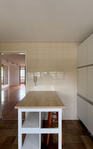 Apartamento à venda com 270m², 3 quartos e 4 vagas Apartamento à venda com 270m², 3 quartos e 4 vagasCozinha