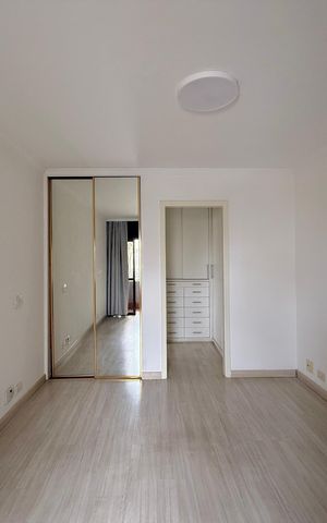 Apartamento à venda com 270m², 3 quartos e 4 vagas Apartamento à venda com 270m², 3 quartos e 4 vagasSuíte