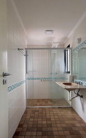 Apartamento à venda com 270m², 3 quartos e 4 vagas Apartamento à venda com 270m², 3 quartos e 4 vagasBanheiro Social