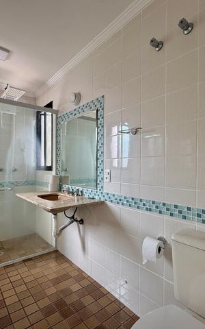 Apartamento à venda com 270m², 3 quartos e 4 vagas Apartamento à venda com 270m², 3 quartos e 4 vagasBanheiro Social