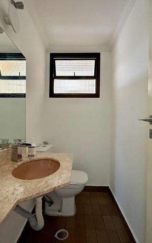 Apartamento à venda com 270m², 3 quartos e 4 vagas Apartamento à venda com 270m², 3 quartos e 4 vagasLavabo
