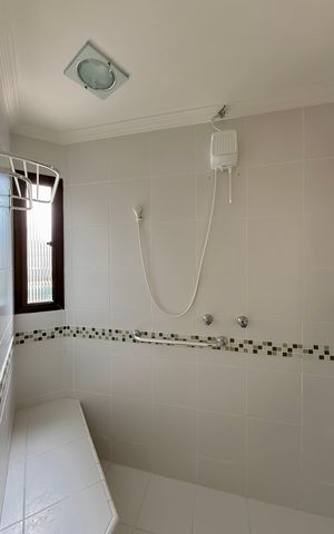 Apartamento à venda com 270m², 3 quartos e 4 vagas Apartamento à venda com 270m², 3 quartos e 4 vagasBanheiro Suíte