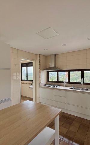 Apartamento à venda com 270m², 3 quartos e 4 vagas Apartamento à venda com 270m², 3 quartos e 4 vagasCozinha