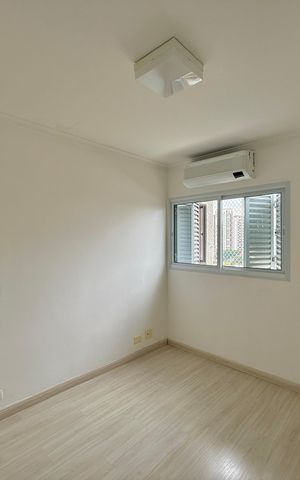 Apartamento à venda com 270m², 3 quartos e 4 vagas Apartamento à venda com 270m², 3 quartos e 4 vagasQuarto 2