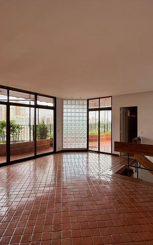 Apartamento à venda com 270m², 3 quartos e 4 vagas Apartamento à venda com 270m², 3 quartos e 4 vagasSala