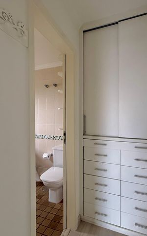 Apartamento à venda com 270m², 3 quartos e 4 vagas Apartamento à venda com 270m², 3 quartos e 4 vagasCloset Suíte
