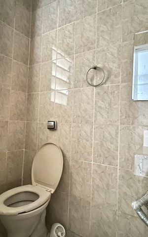 Casa à venda com 100m², 2 quartos e 2 vagas Casa à venda com 100m², 2 quartos e 2 vagasBanheiro