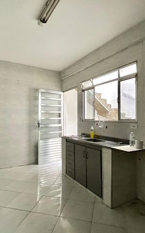 Casa à venda com 100m², 2 quartos e 2 vagas Casa à venda com 100m², 2 quartos e 2 vagasCozinha