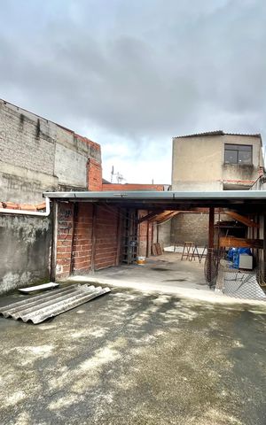 Casa à venda com 100m², 2 quartos e 2 vagas Casa à venda com 100m², 2 quartos e 2 vagasTerraço