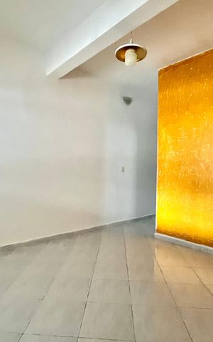 Casa à venda com 100m², 2 quartos e 2 vagas Casa à venda com 100m², 2 quartos e 2 vagasSala