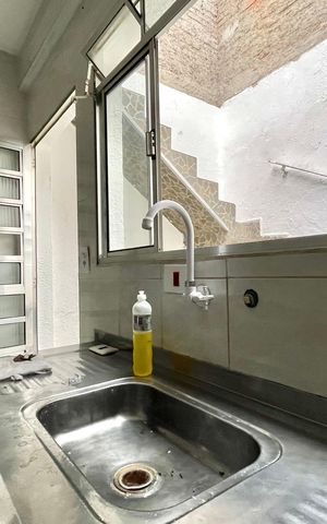 Casa à venda com 100m², 2 quartos e 2 vagas Casa à venda com 100m², 2 quartos e 2 vagasCozinha